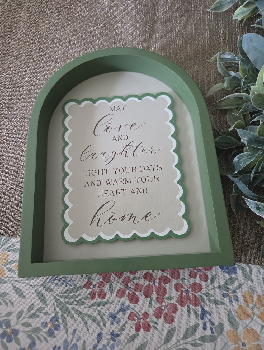 Green Arched Home Wall Sign with Scalloped Quote - Picture 4 of 4